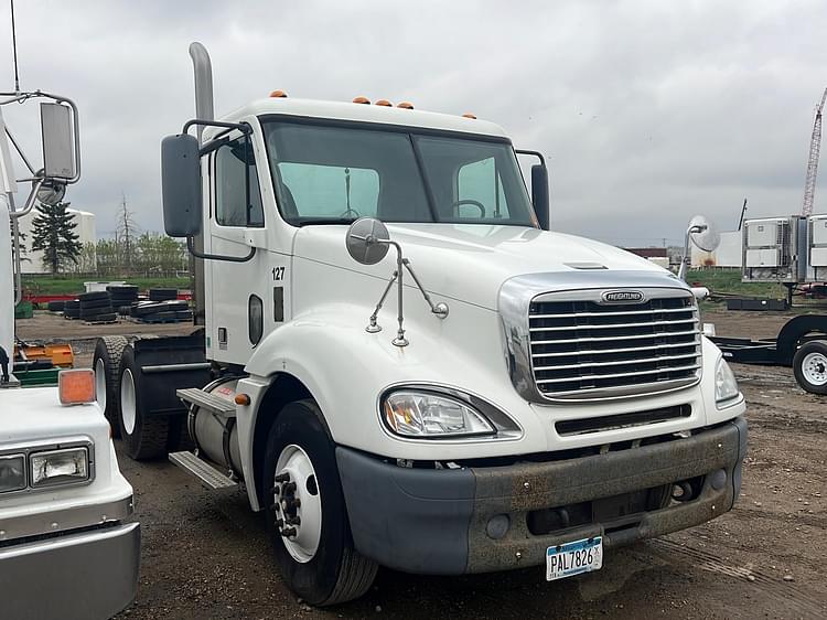 Main image Freightliner Columbia 1