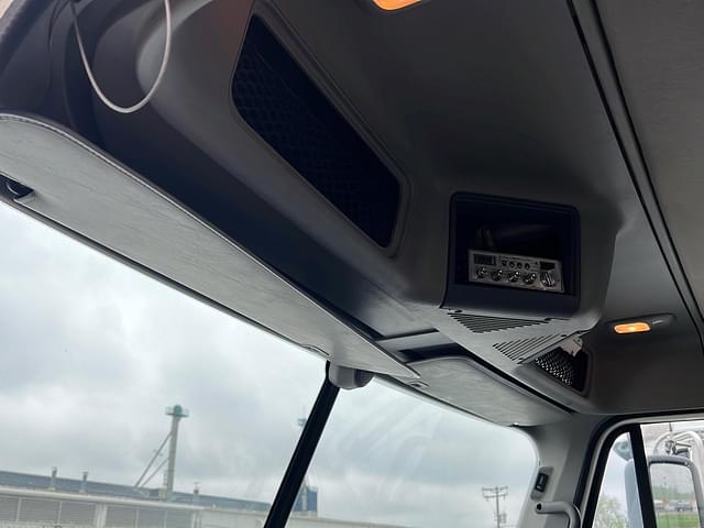 Thumbnail image Freightliner Columbia 32