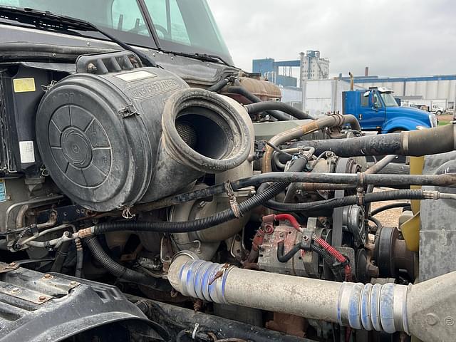 Thumbnail image Freightliner Columbia 40