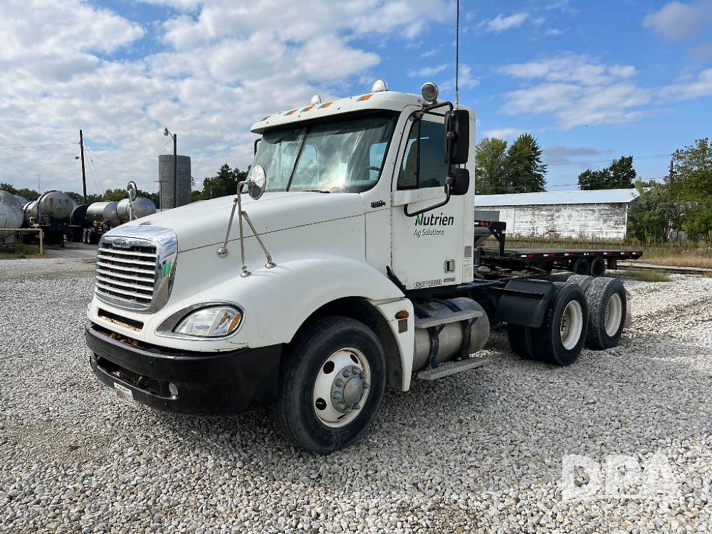 Image of Freightliner Columbia Primary image