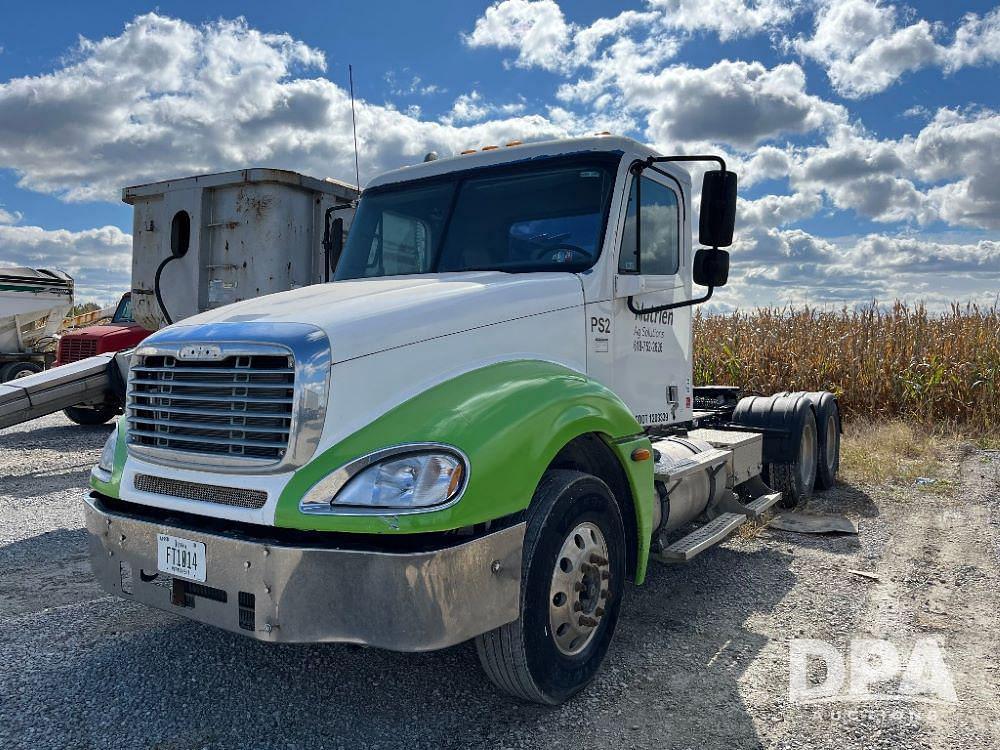 Image of Freightliner Columbia Primary image