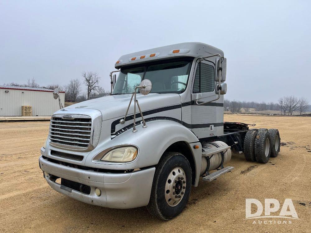 Image of Freightliner Columbia Primary image