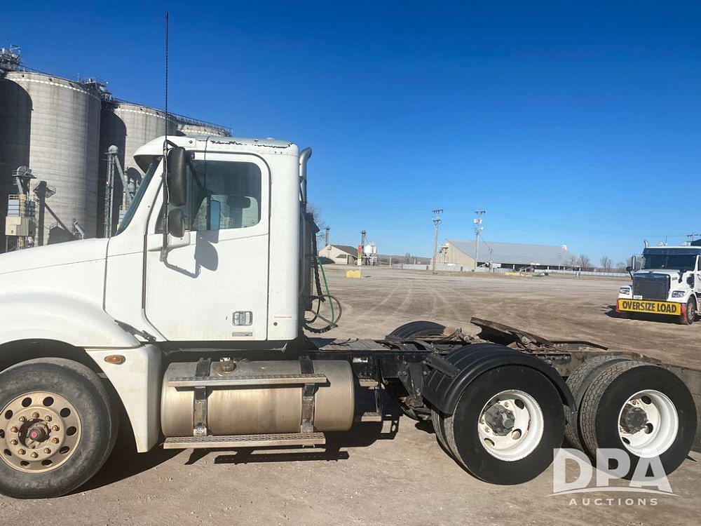 Image of Freightliner Columbia Primary image