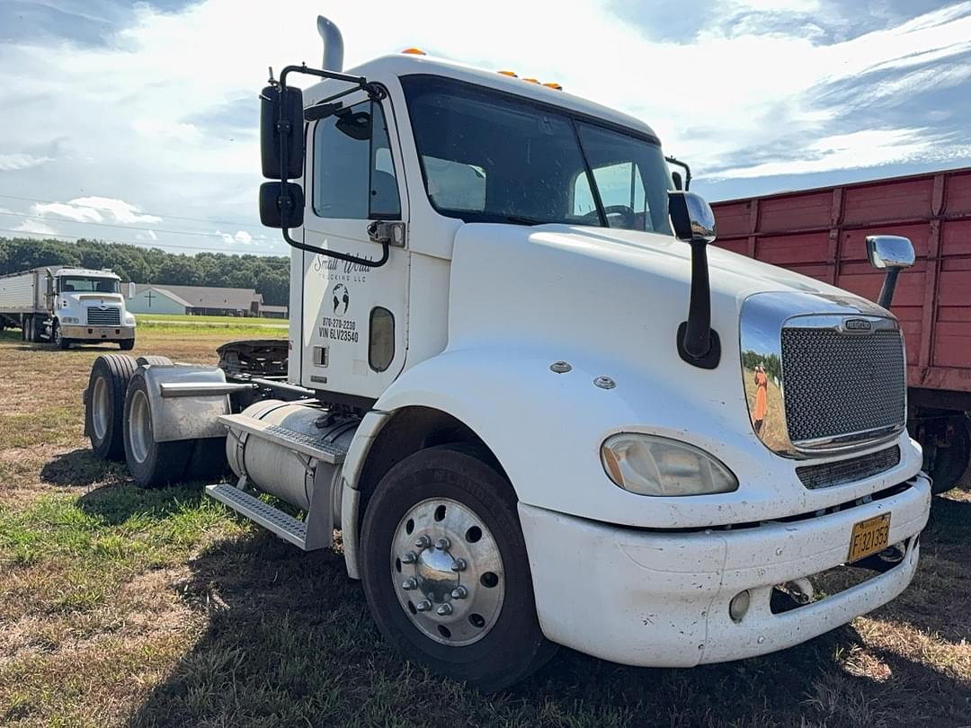 Image of Freightliner Columbia Primary image