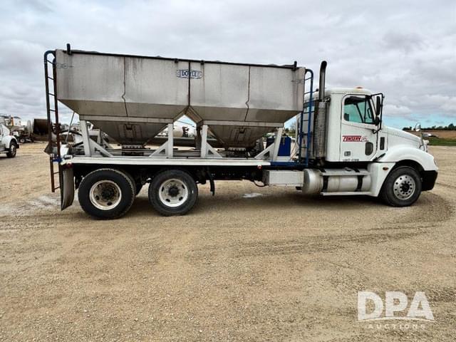 Image of Freightliner Columbia equipment image 4