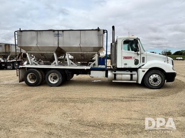 Image of Freightliner Columbia equipment image 3
