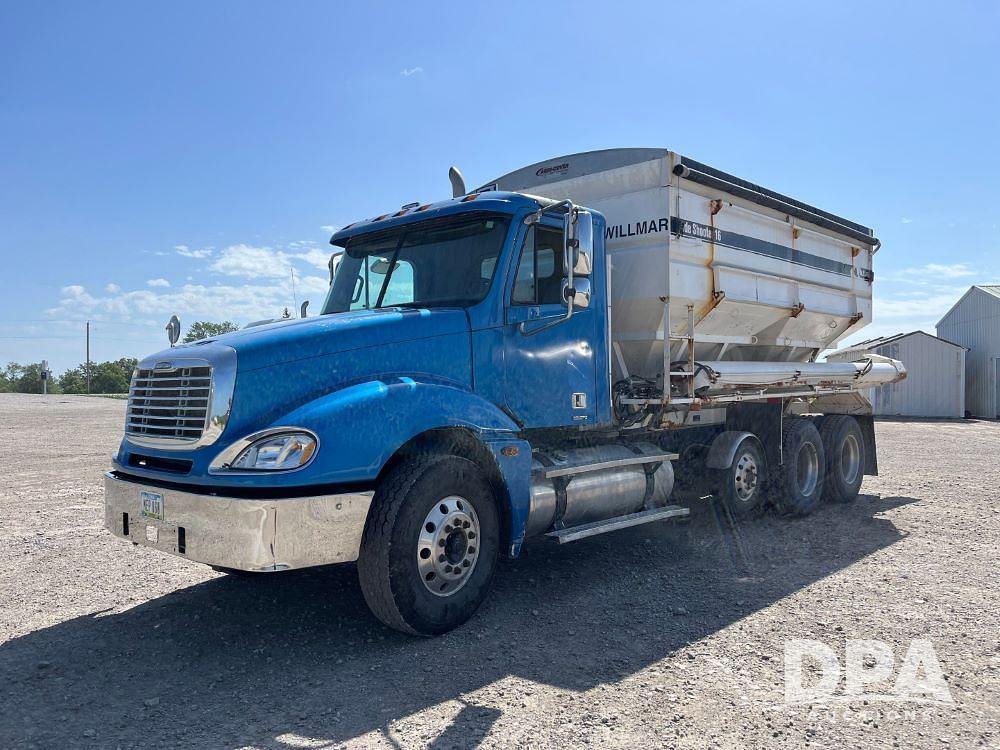 Image of Freightliner Columbia Primary image