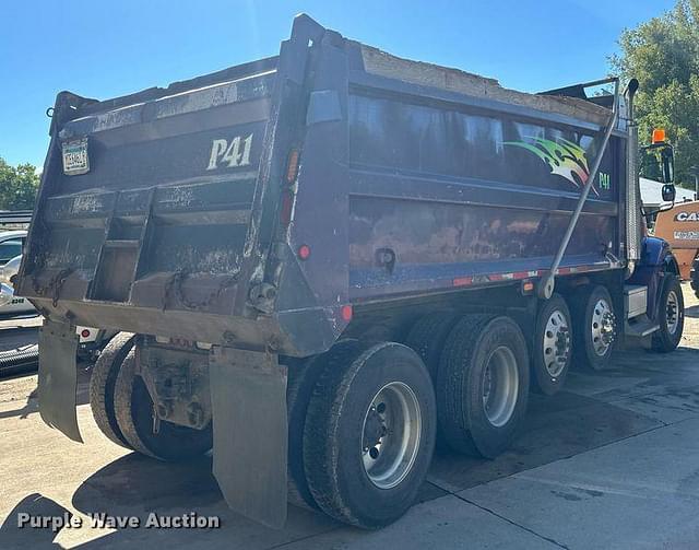 Image of Freightliner Columbia equipment image 4