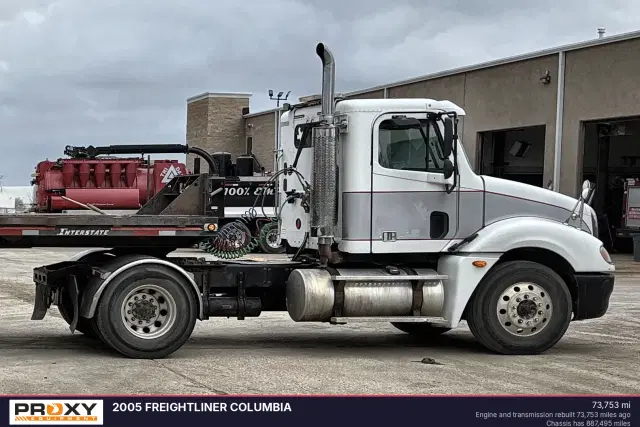 Image of Freightliner Columbia equipment image 3