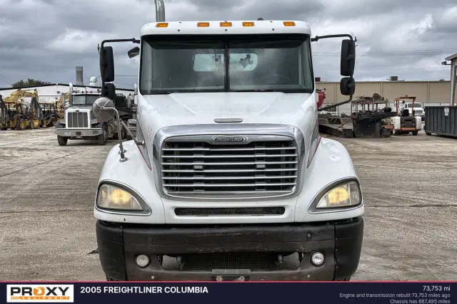 Image of Freightliner Columbia equipment image 1