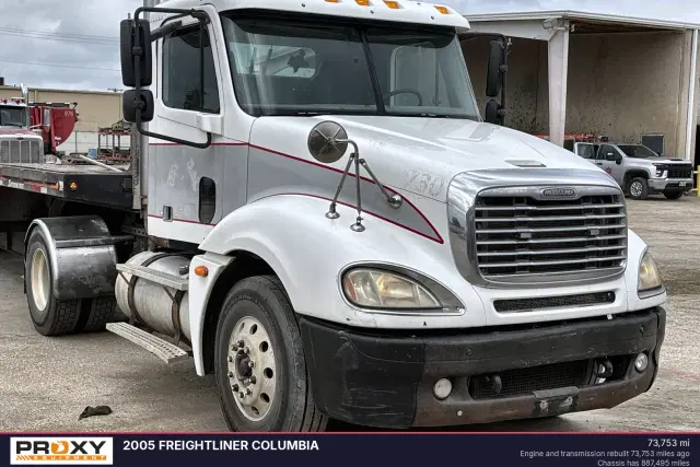 Image of Freightliner Columbia equipment image 2