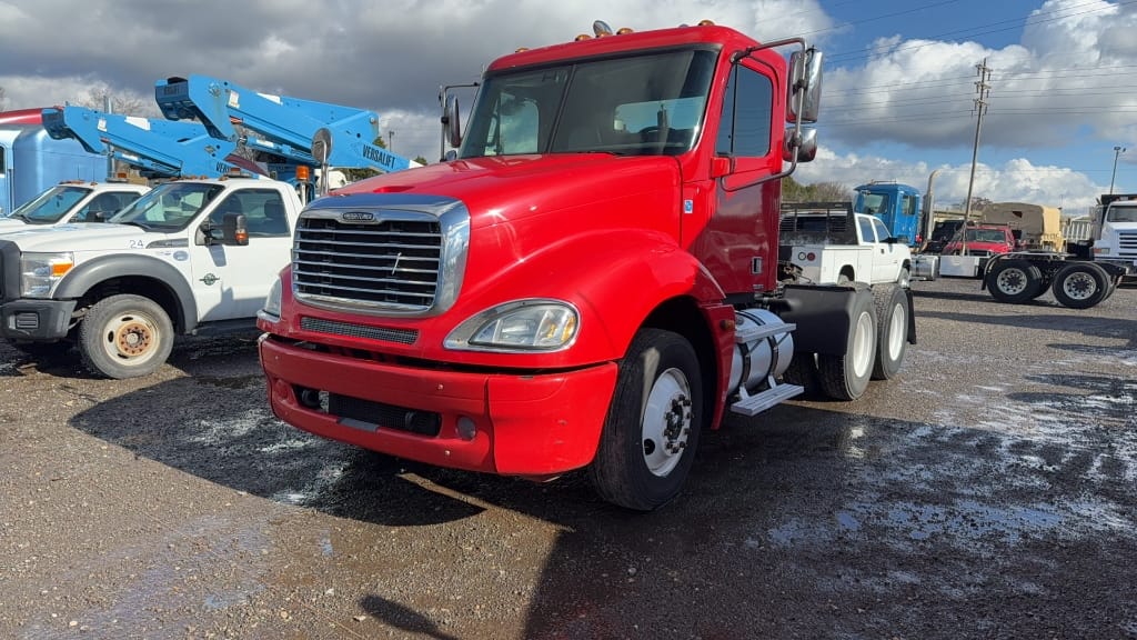 2005 Freightliner Columbia Equipment Image0