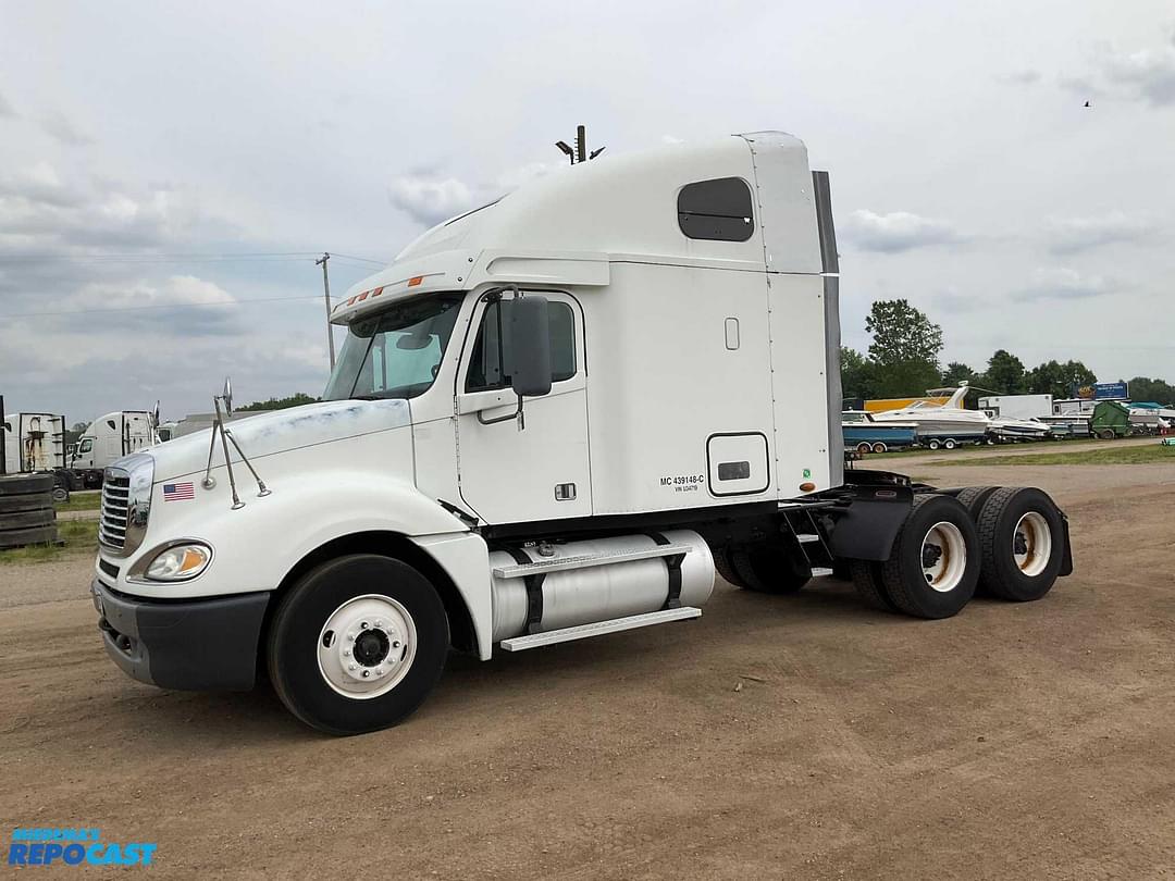 Image of Freightliner Columbia Primary image