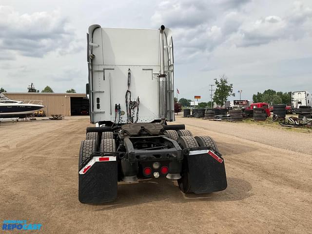 Image of Freightliner Columbia equipment image 4