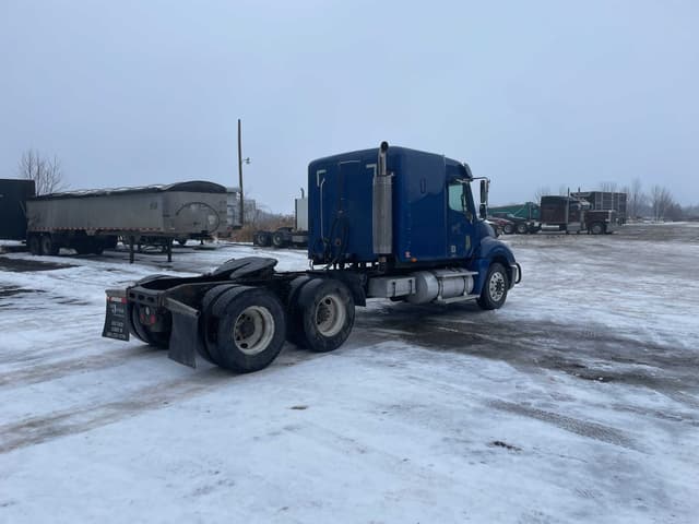 Image of Freightliner Columbia equipment image 4