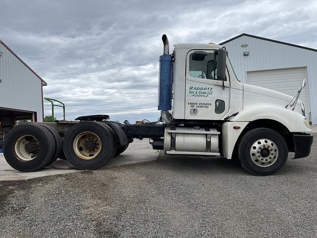 Image of Freightliner Columbia equipment image 3