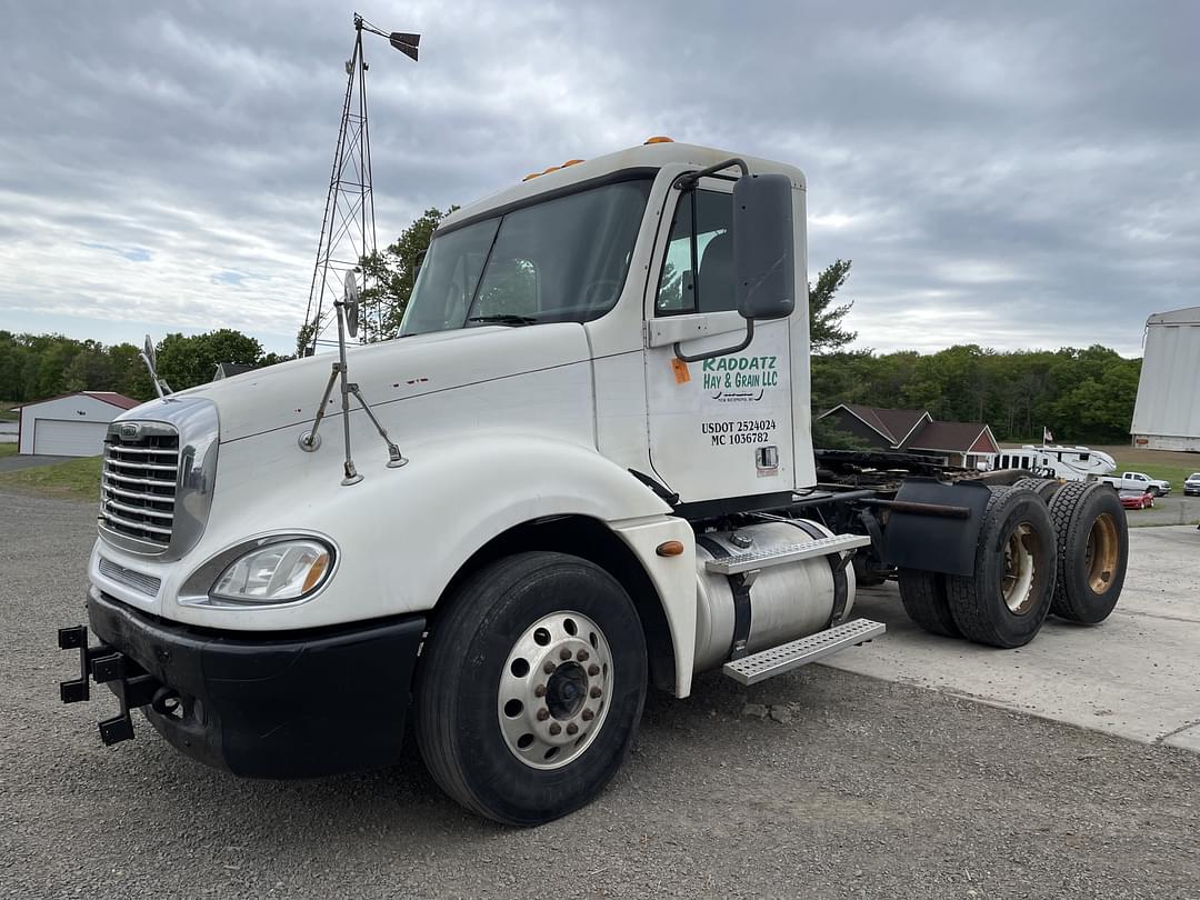 Image of Freightliner Columbia Primary image