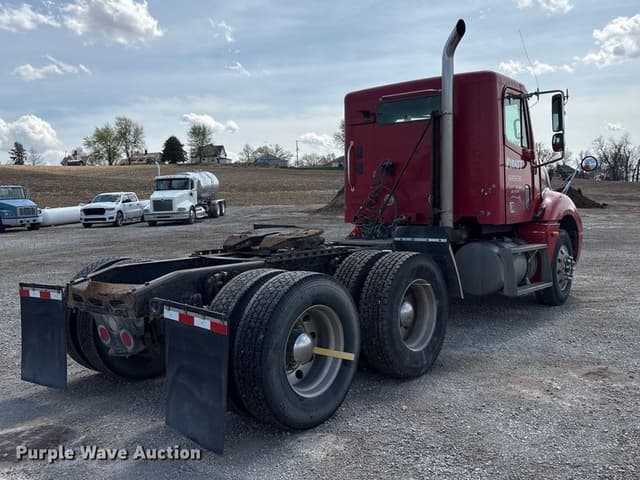 Image of Freightliner Columbia equipment image 4