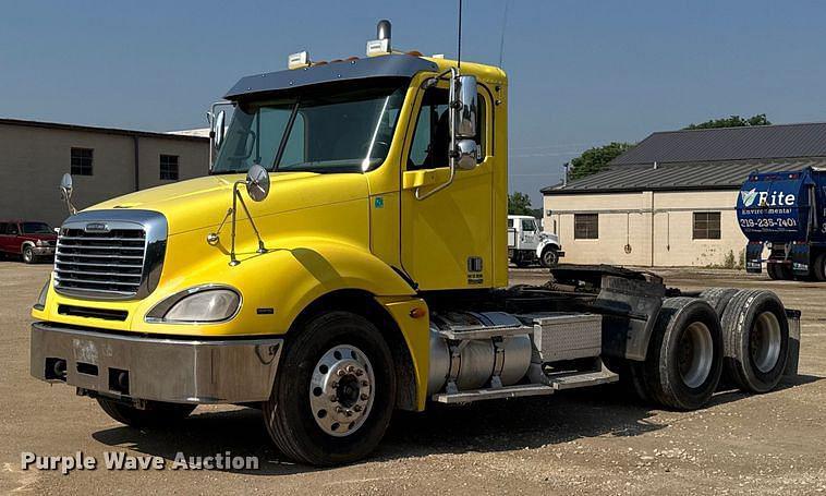Image of Freightliner Columbia Primary image