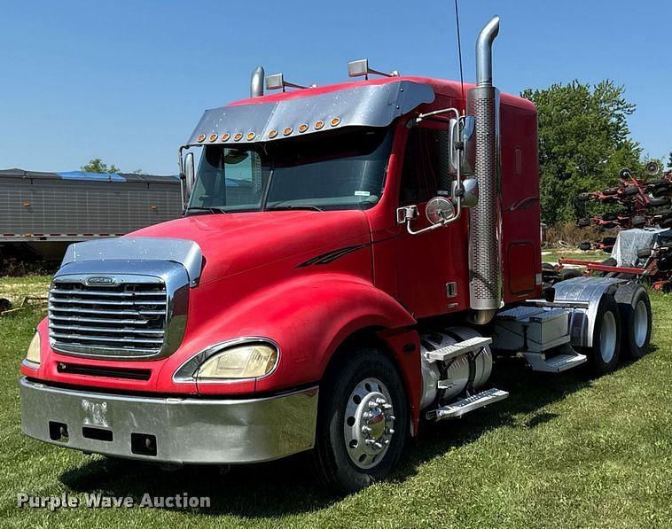 Image of Freightliner Columbia Primary image