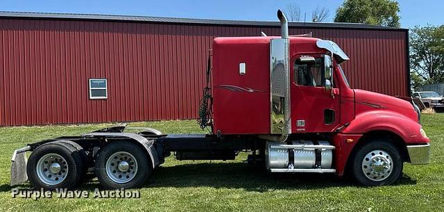 Image of Freightliner Columbia equipment image 3