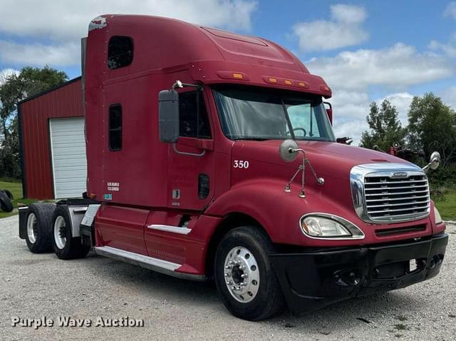 Image of Freightliner Columbia equipment image 2