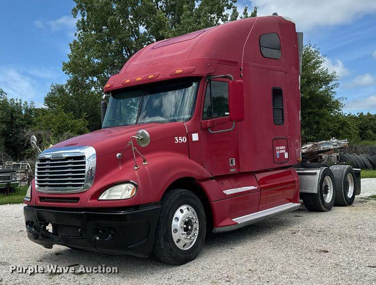 Image of Freightliner Columbia Primary image