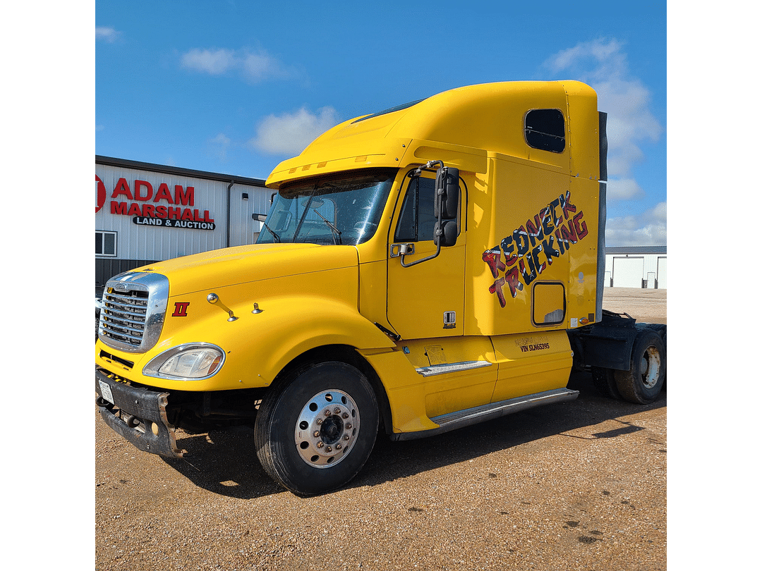 Image of Freightliner Columbia Primary image