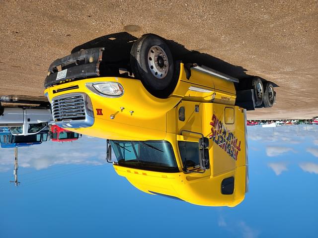 Image of Freightliner Columbia equipment image 1