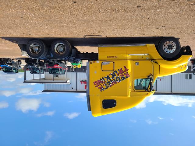 Image of Freightliner Columbia equipment image 4