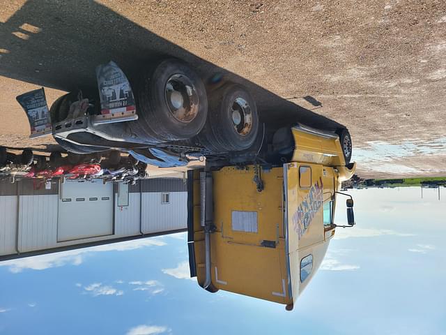 Image of Freightliner Columbia equipment image 3