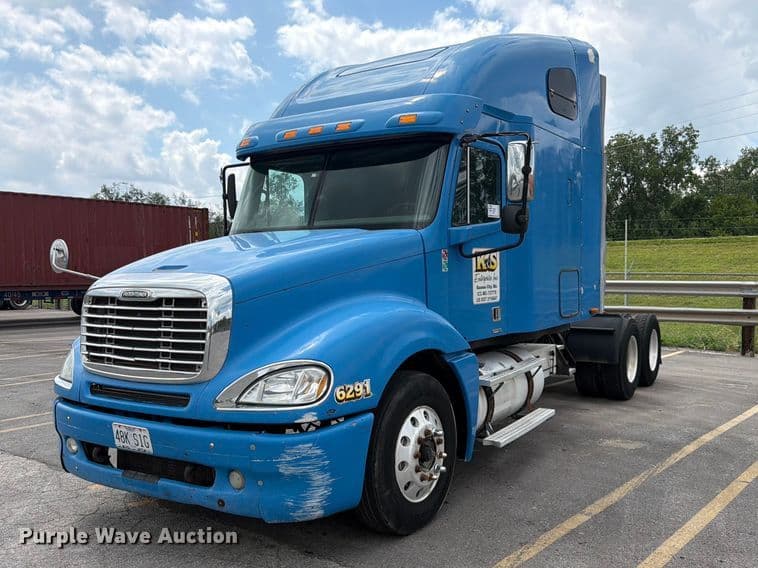 Image of Freightliner Columbia Primary image