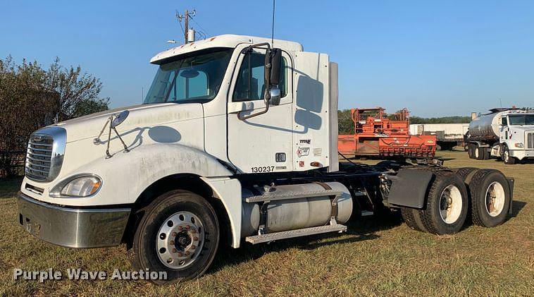 Image of Freightliner Columbia Primary image