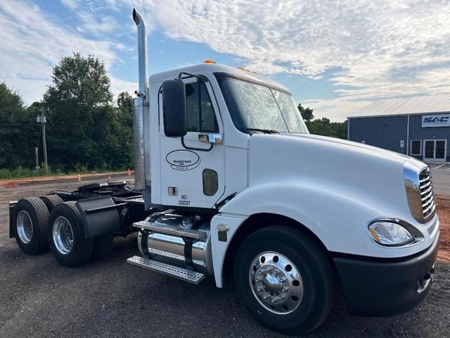 Image of Freightliner Columbia equipment image 1