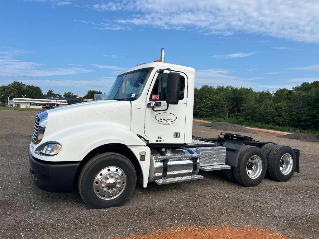Image of Freightliner Columbia Primary image