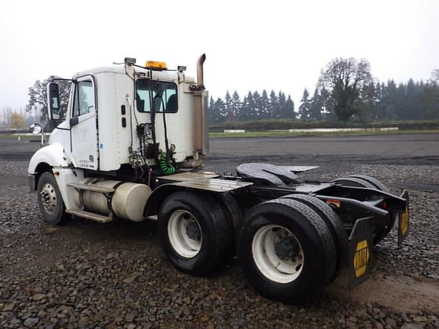 Image of Freightliner Columbia equipment image 4