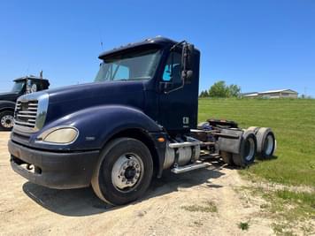 Main image Freightliner Columbia