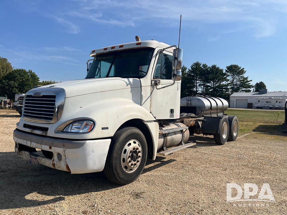 Image of Freightliner Columbia Primary image