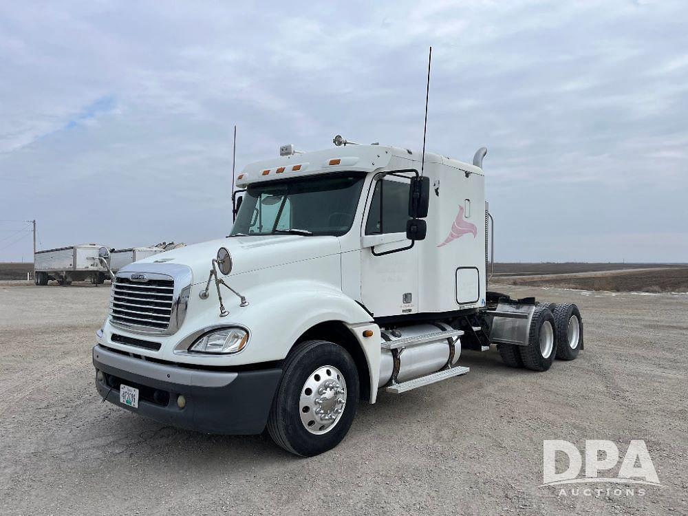 Image of Freightliner Columbia Primary image