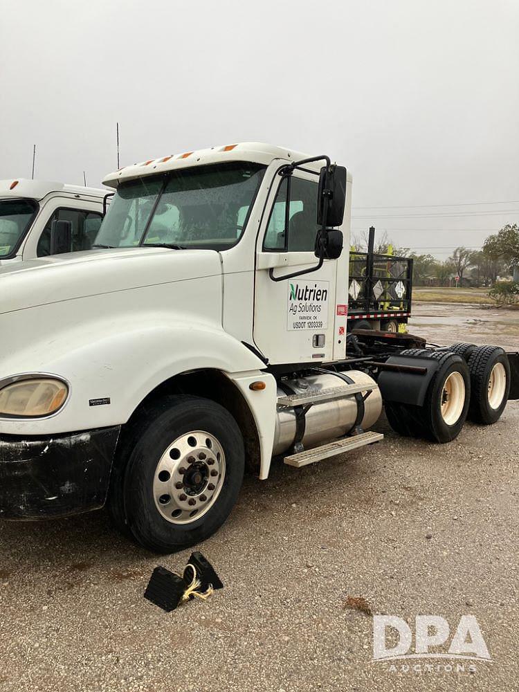 Image of Freightliner Columbia Primary image