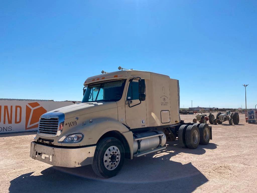 Image of Freightliner Columbia Primary image