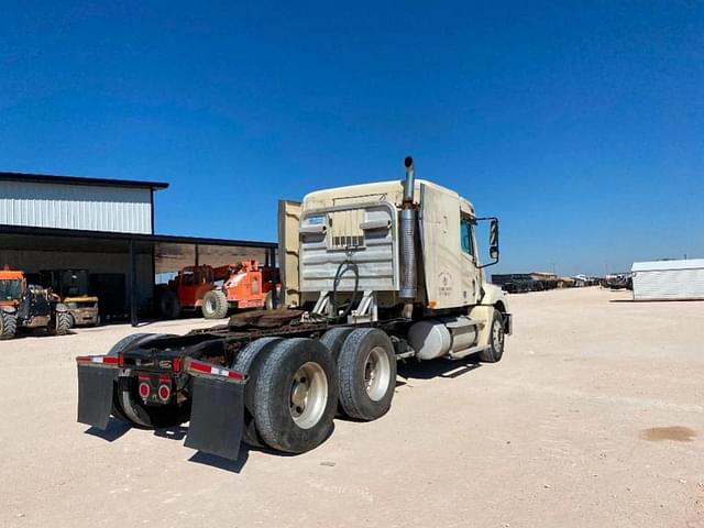 Image of Freightliner Columbia equipment image 4