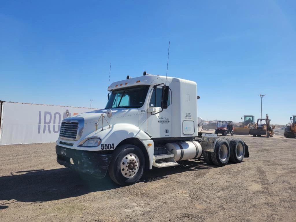 2005 Freightliner Columbia Equipment Image0