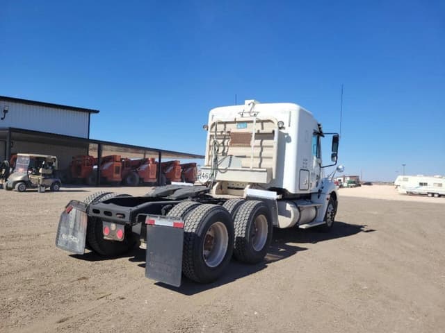 Image of Freightliner Columbia equipment image 4