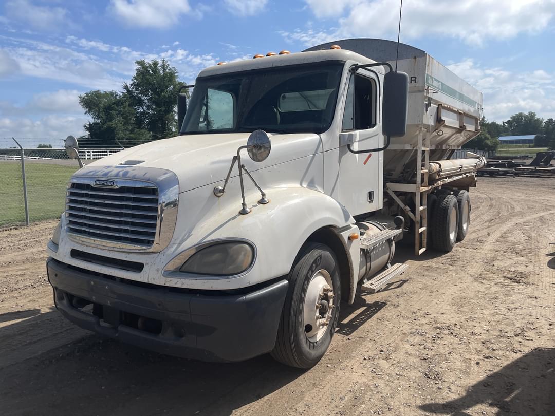 Image of Freightliner Columbia Primary image