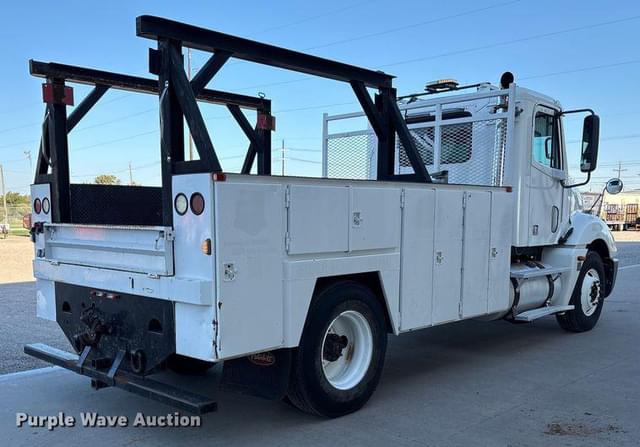 Image of Freightliner Columbia equipment image 4
