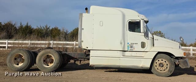 Image of Freightliner CST120 equipment image 2