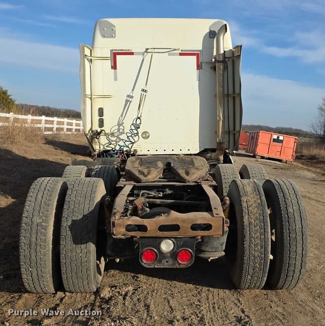 Image of Freightliner CST120 equipment image 4