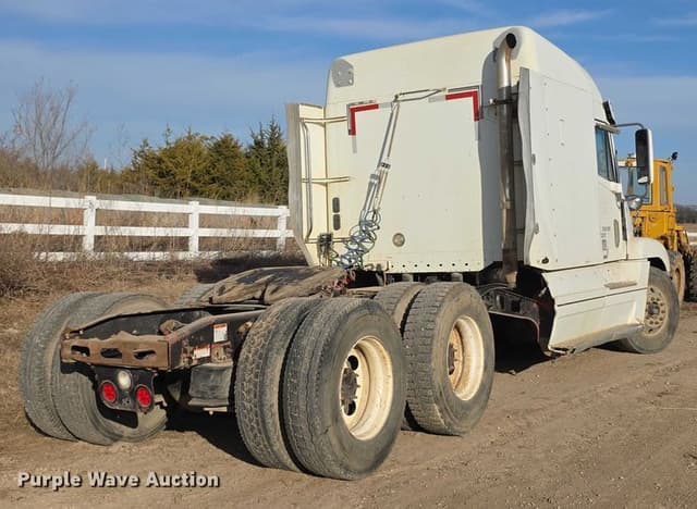 Image of Freightliner CST120 equipment image 3