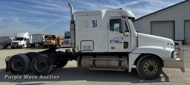 Image of Freightliner CST120 equipment image 4